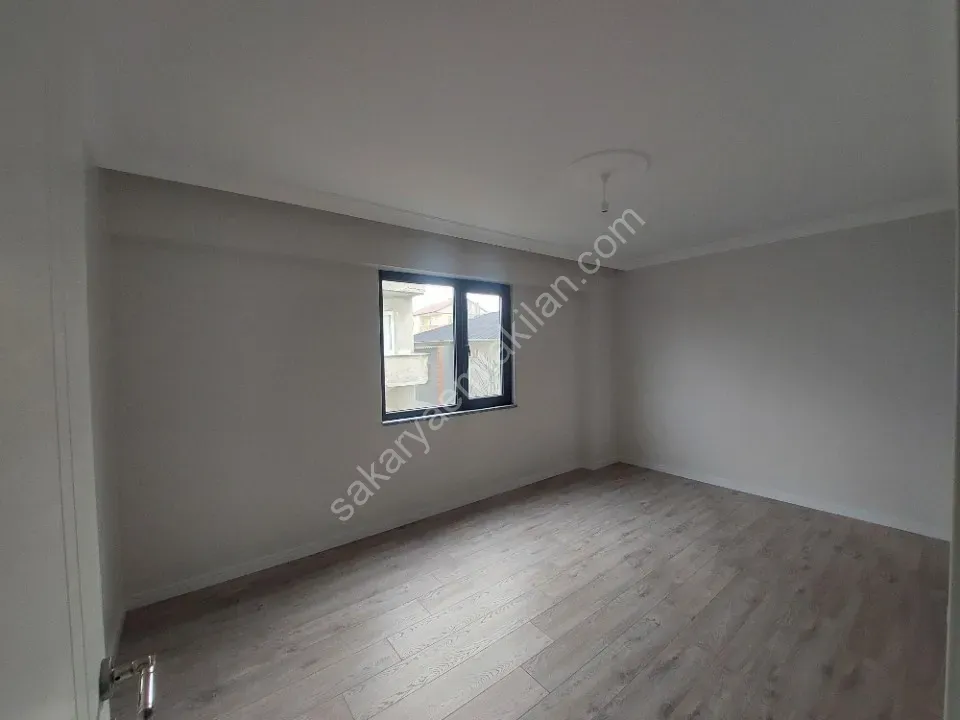 YILDIZ GAYRİMENKUL'DEN KİRALIK SIFIR DAİRE ARİFİYE HANLI MERKEZ