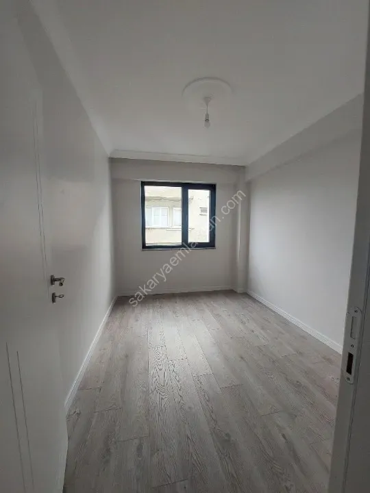 YILDIZ GAYRİMENKUL'DEN KİRALIK SIFIR DAİRE ARİFİYE HANLI MERKEZ