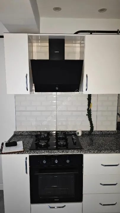 AKYAZI MERKEZ'DE KİRALIK ARA KAT 2+0 DAİRE ÖMERCİKLER MAHALLESİ