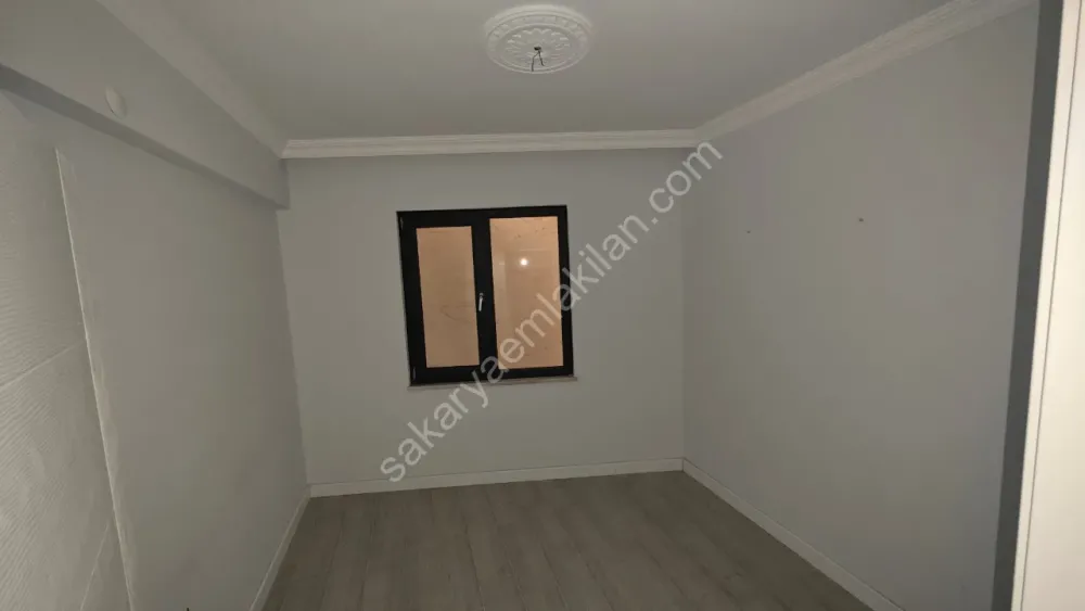 AKYAZI MERKEZ'DE KİRALIK ARA KAT 2+0 DAİRE ÖMERCİKLER MAHALLESİ