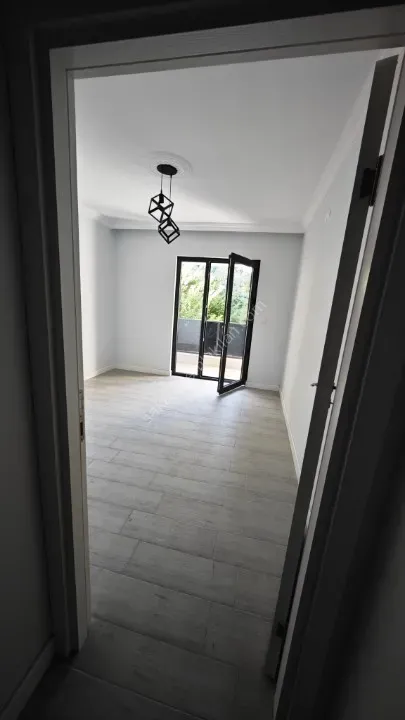 AKYAZI MERKEZ'DE KİRALIK ARA KAT 2+0 DAİRE ÖMERCİKLER MAHALLESİ