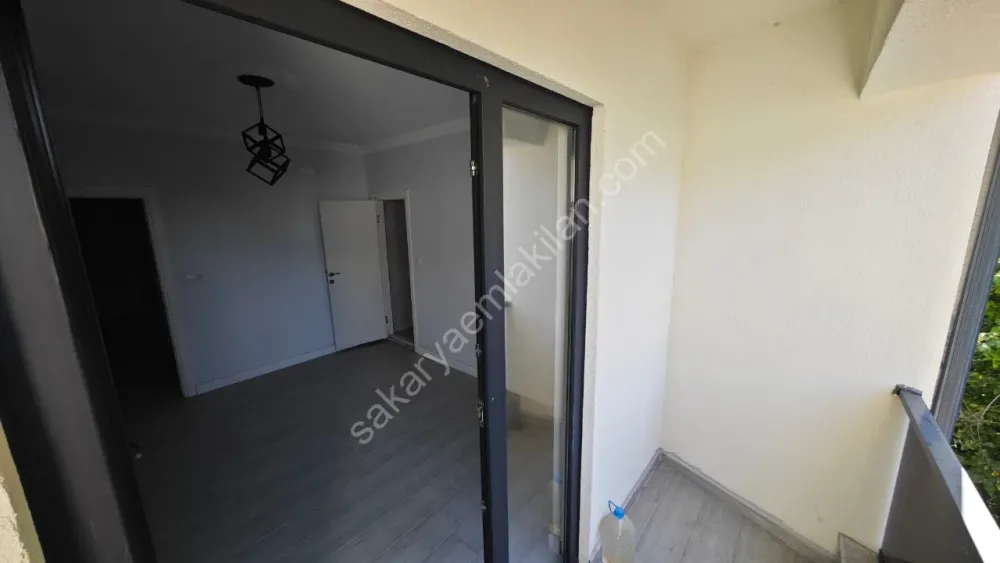 AKYAZI MERKEZ'DE KİRALIK ARA KAT 2+0 DAİRE ÖMERCİKLER MAHALLESİ