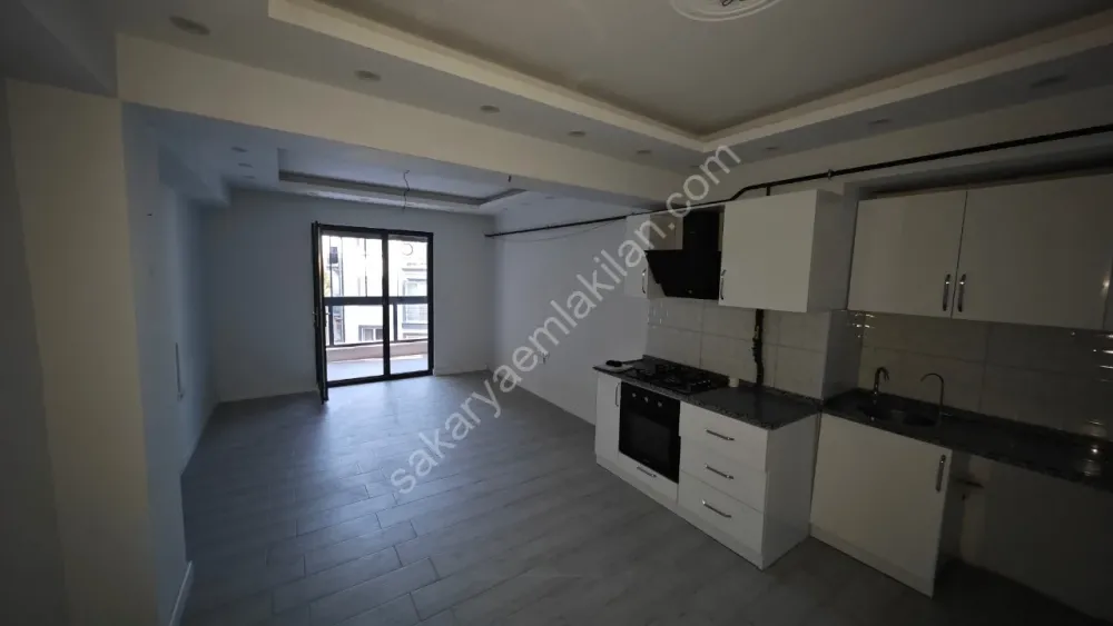 AKYAZI MERKEZ'DE KİRALIK ARA KAT 2+0 DAİRE ÖMERCİKLER MAHALLESİ