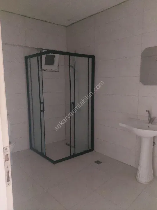 YILDIZ GAYRİMENKUL'DEN KİRALIK DAİRE DOĞUM EVİ İLERİSİ CADDE ÜZERİ