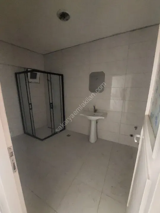 YILDIZ GAYRİMENKUL'DEN KİRALIK DAİRE DOĞUM EVİ İLERİSİ CADDE ÜZERİ