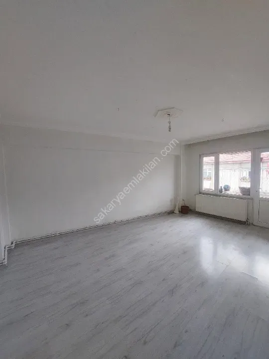 YILDIZ GAYRİMENKUL'DEN KİRALIK DAİRE DOĞUM EVİ İLERİSİ CADDE ÜZERİ