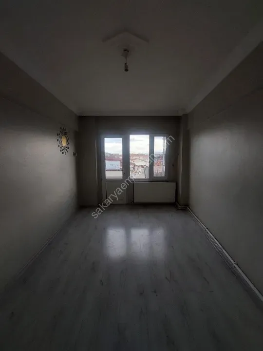 YILDIZ GAYRİMENKUL'DEN KİRALIK DAİRE DOĞUM EVİ İLERİSİ CADDE ÜZERİ