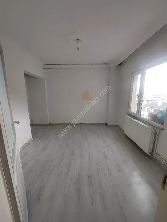 YILDIZ GAYRİMENKUL'DEN KİRALIK DAİRE DOĞUM EVİ İLERİSİ CADDE ÜZERİ