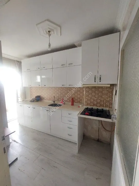 YILDIZ GAYRİMENKUL'DEN KİRALIK DAİRE DOĞUM EVİ İLERİSİ CADDE ÜZERİ