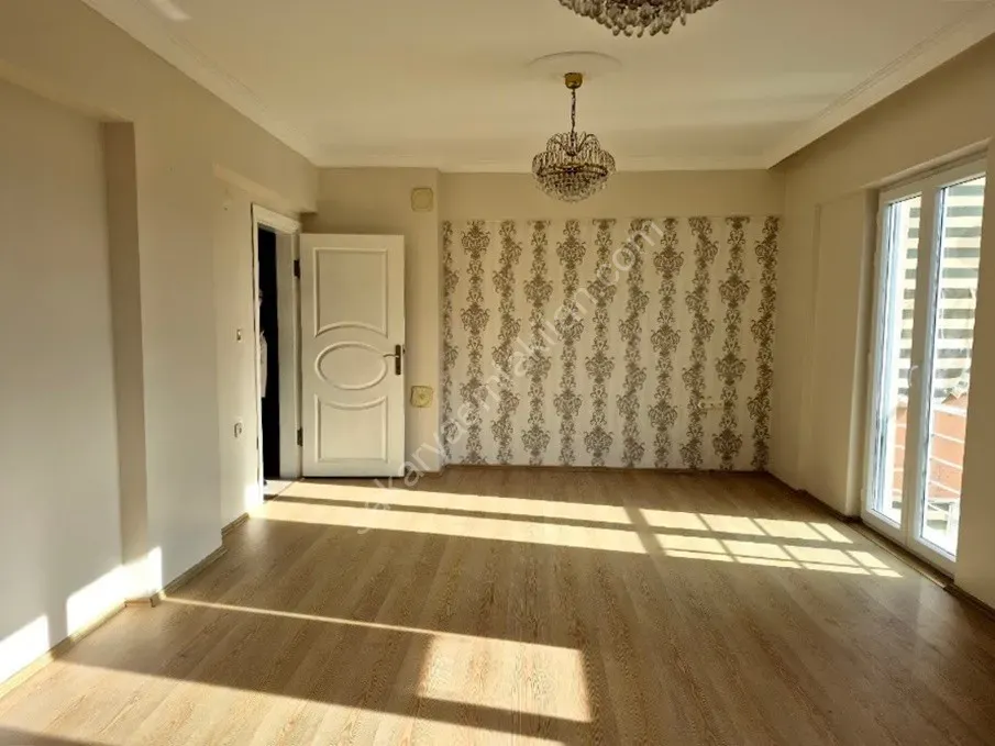 ADAPAZARI CAMİLİ MAHALLESİNDE KİRALIK 3+1 DAİRE