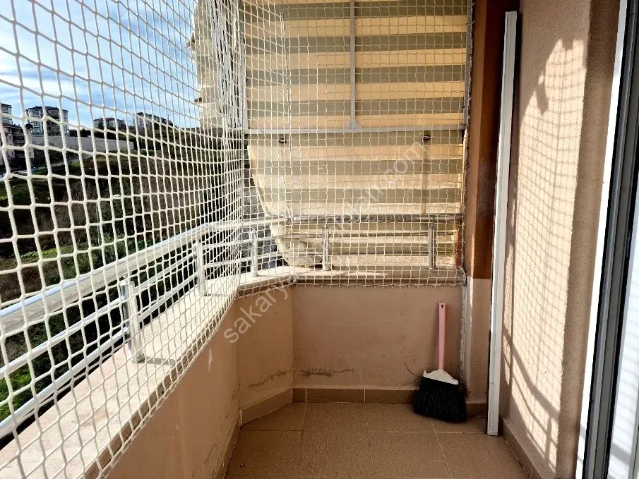 ADAPAZARI CAMİLİ MAHALLESİNDE KİRALIK 3+1 DAİRE