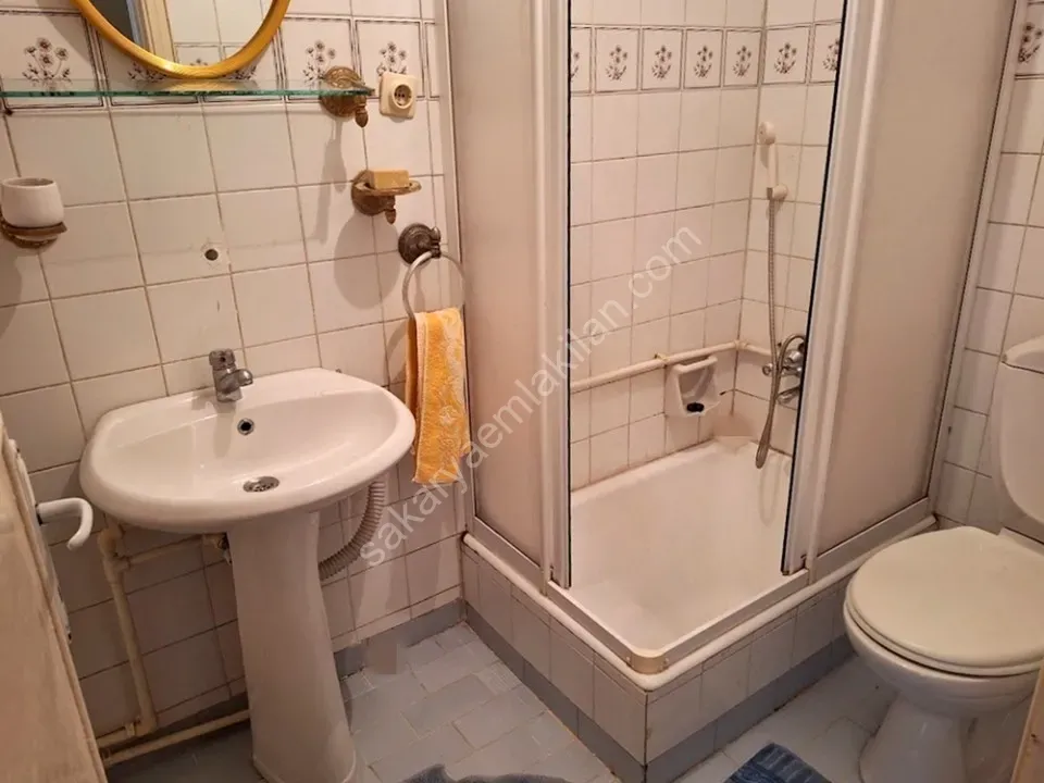 ADAPAZARI YENİDOĞAN MAHALLESİNDE KİRALIK EŞYALI 3+1 DAİRE