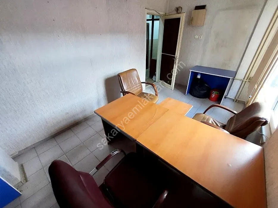 ADAPAZARI MERKEZDE KİRALIK EŞYALI OFİS