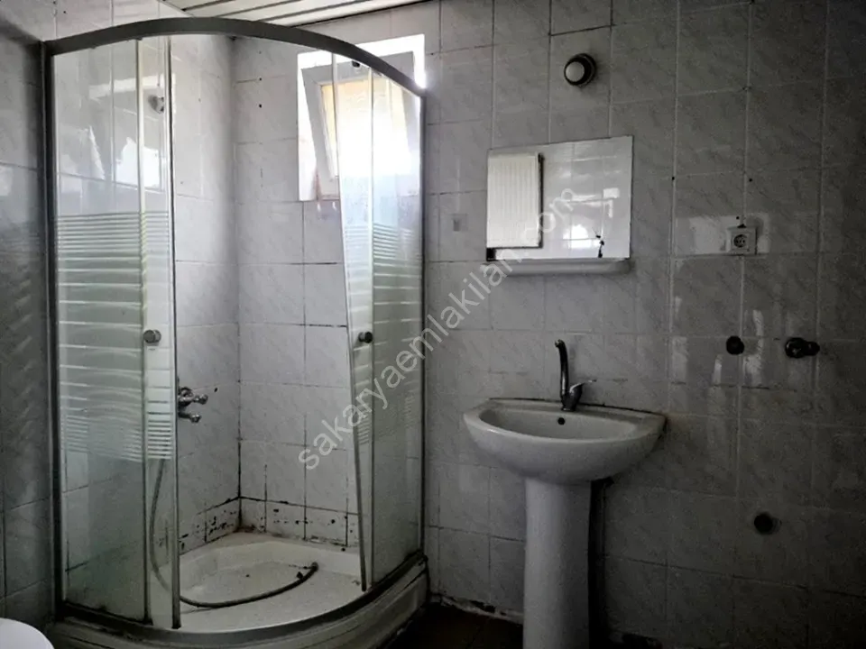 ADAPAZARI KARAMAN MAHALLESİNDE KİRALIK 3+1 DAİRE