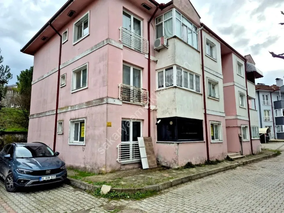 ADAPAZARI KARAMAN MAHALLESİNDE KİRALIK 3+1 DAİRE