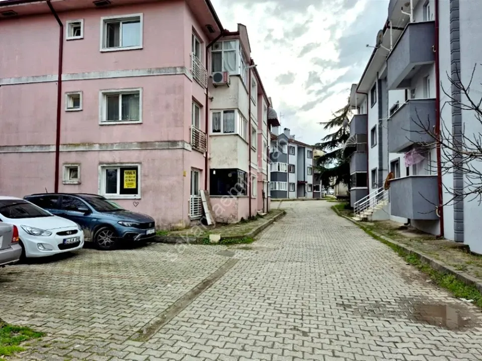 ADAPAZARI KARAMAN MAHALLESİNDE KİRALIK 3+1 DAİRE