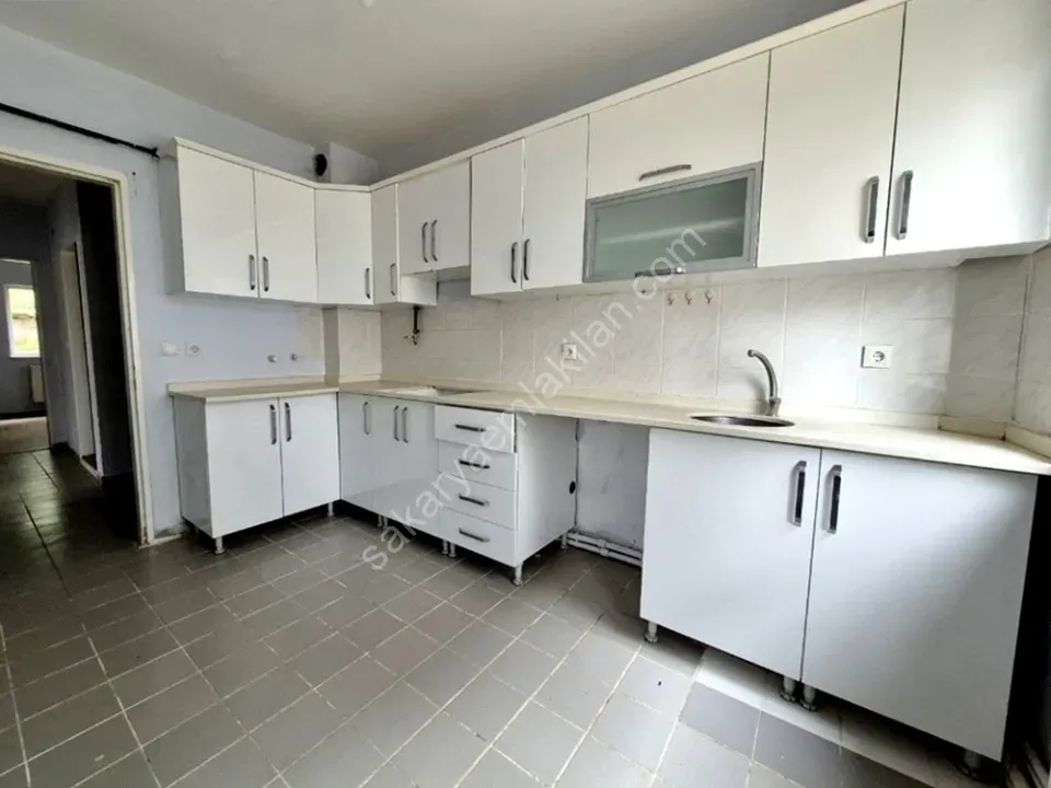 ADAPAZARI KARAMAN MAHALLESİNDE KİRALIK 3+1 DAİRE