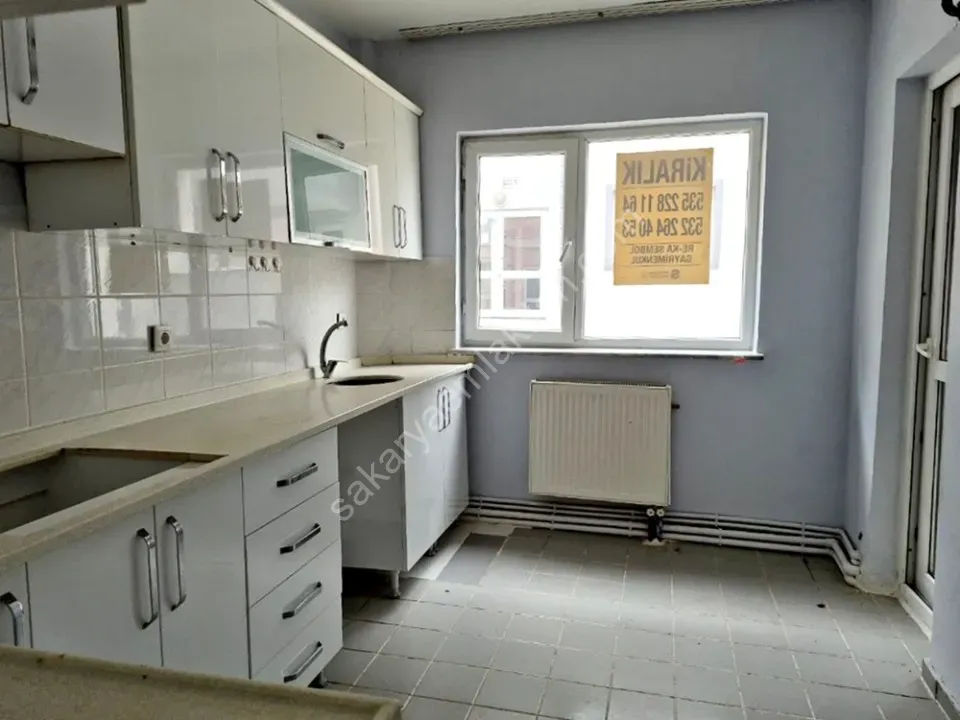 ADAPAZARI KARAMAN MAHALLESİNDE KİRALIK 3+1 DAİRE