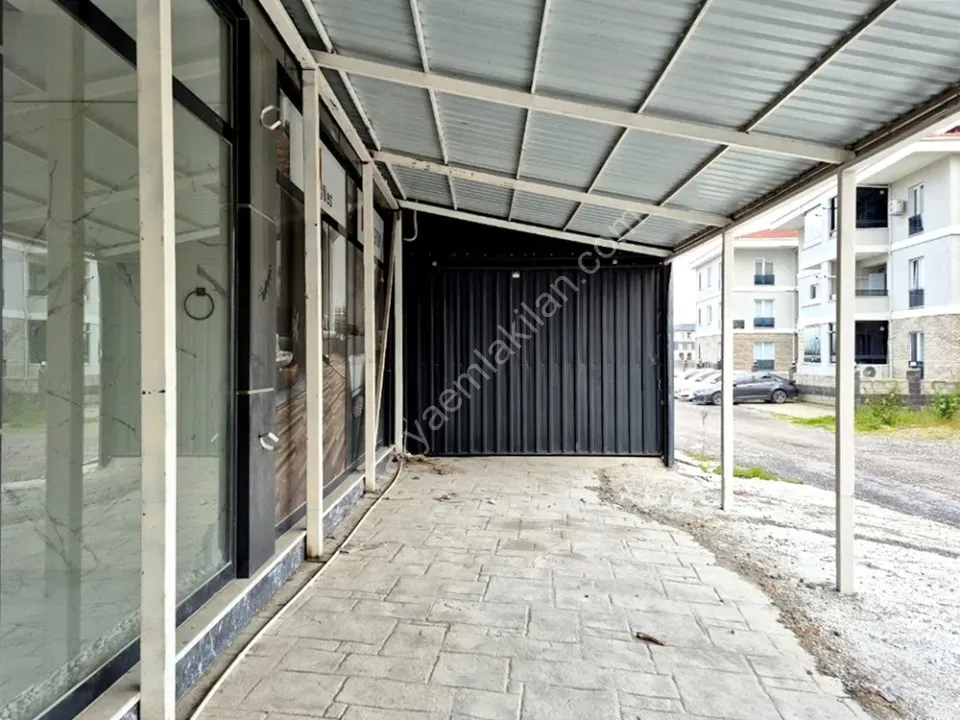 ADAPAZARI MERKEZDE KİRALIK 640 m² GENİŞ KULLANIMLI KÖŞE DÜKKAN