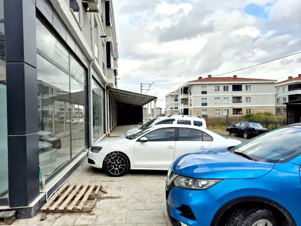 ADAPAZARI MERKEZDE KİRALIK 640 m² GENİŞ KULLANIMLI KÖŞE DÜKKAN