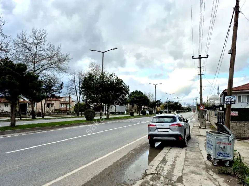 ADAPAZARI MERKEZDE KİRALIK 640 m² GENİŞ KULLANIMLI KÖŞE DÜKKAN