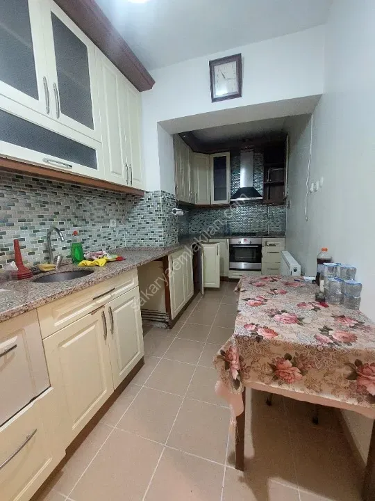 YILDIZ GAYRİMENKUL'DEN KATLI PAZAR ARKASI KİRALIK 1.KAT DAİRE