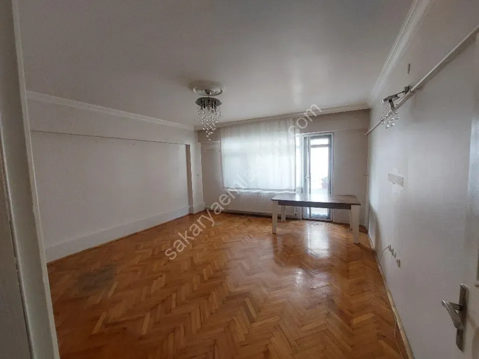 YILDIZ GAYRİMENKUL'DEN KATLI PAZAR ARKASI KİRALIK 1.KAT DAİRE