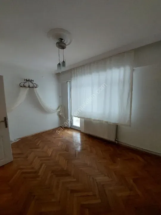 YILDIZ GAYRİMENKUL'DEN KATLI PAZAR ARKASI KİRALIK 1.KAT DAİRE