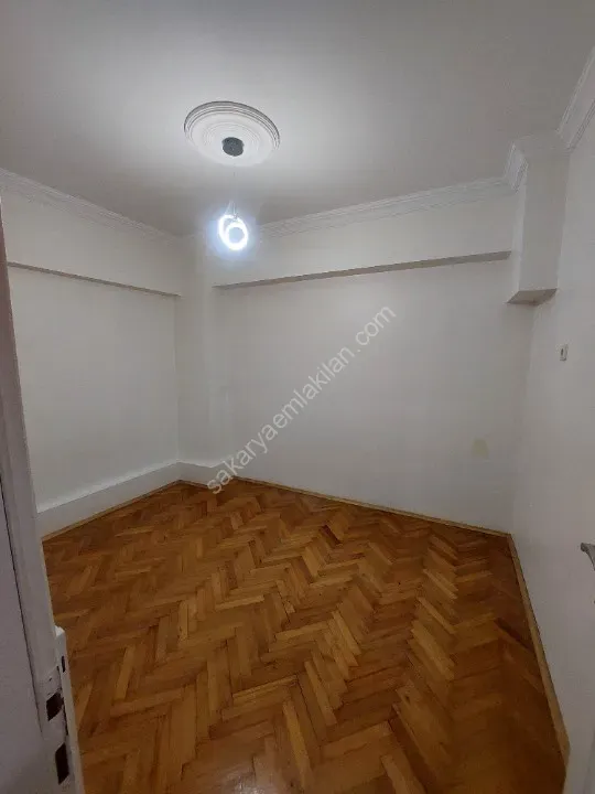 YILDIZ GAYRİMENKUL'DEN KATLI PAZAR ARKASI KİRALIK 1.KAT DAİRE