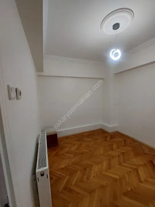 YILDIZ GAYRİMENKUL'DEN KATLI PAZAR ARKASI KİRALIK 1.KAT DAİRE