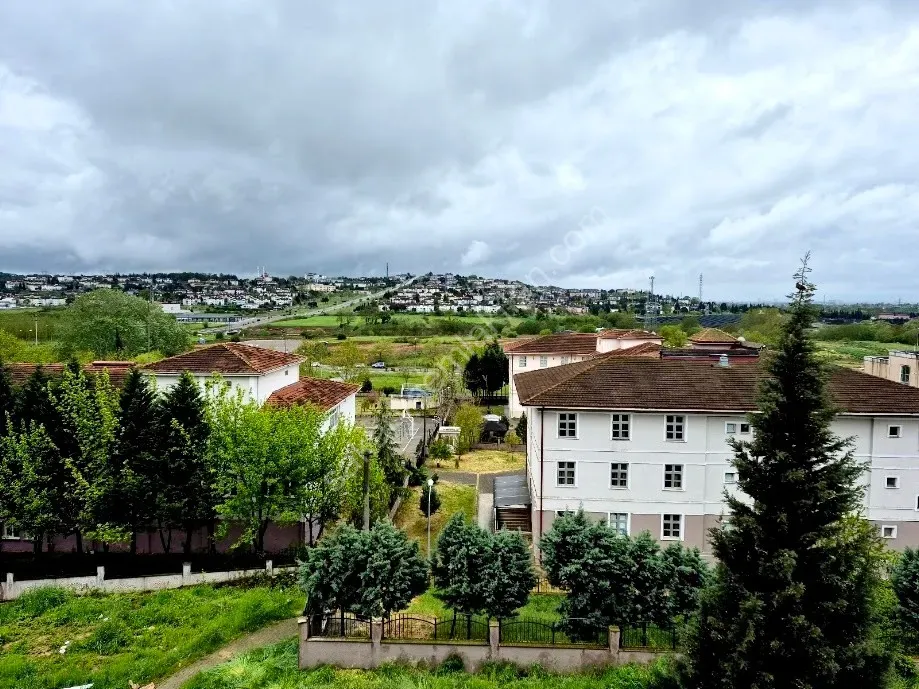 ADAPAZARI CAMİLİ MAHALLESİNDE KİRALIK 3+1 DAİRE