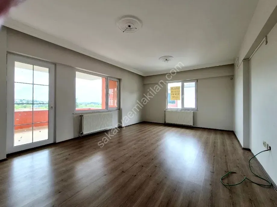ADAPAZARI CAMİLİ MAHALLESİNDE KİRALIK 3+1 DAİRE