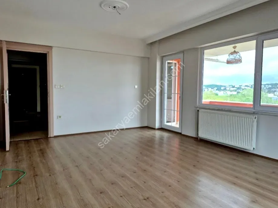 ADAPAZARI CAMİLİ MAHALLESİNDE KİRALIK 3+1 DAİRE