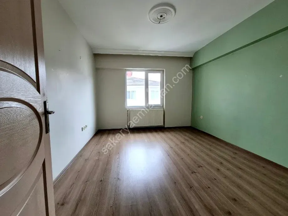 ADAPAZARI CAMİLİ MAHALLESİNDE KİRALIK 3+1 DAİRE