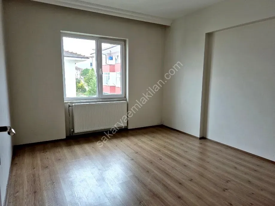 ADAPAZARI CAMİLİ MAHALLESİNDE KİRALIK 3+1 DAİRE