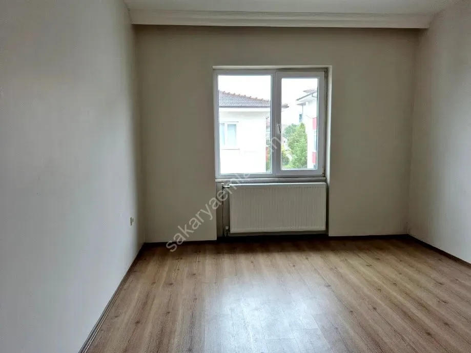 ADAPAZARI CAMİLİ MAHALLESİNDE KİRALIK 3+1 DAİRE