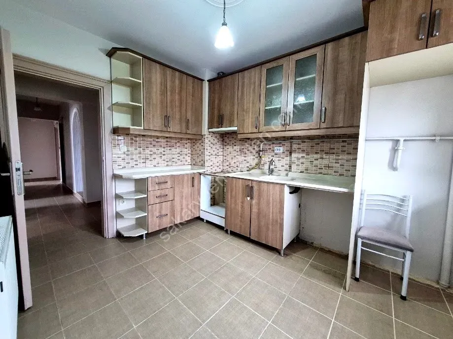 ADAPAZARI CAMİLİ MAHALLESİNDE KİRALIK 3+1 DAİRE
