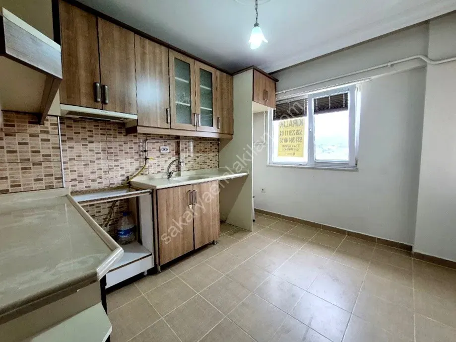 ADAPAZARI CAMİLİ MAHALLESİNDE KİRALIK 3+1 DAİRE