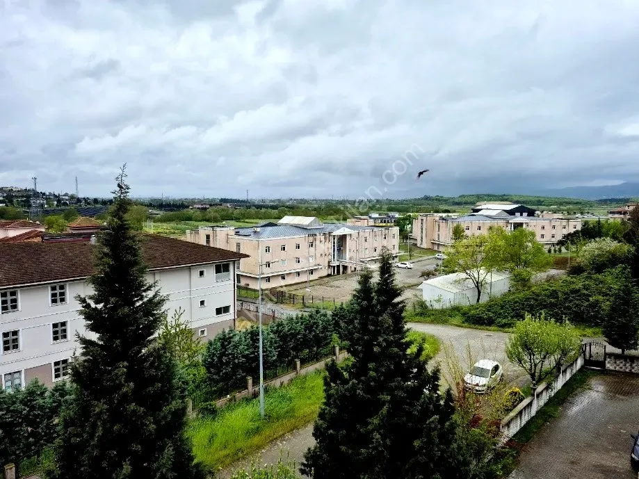 ADAPAZARI CAMİLİ MAHALLESİNDE KİRALIK 3+1 DAİRE