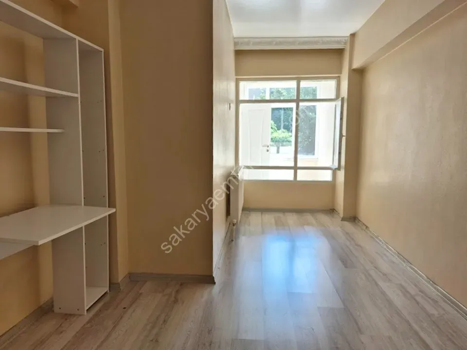 ADAPAZARI MERKEZDE KİRALIK 3+1 DAİRE