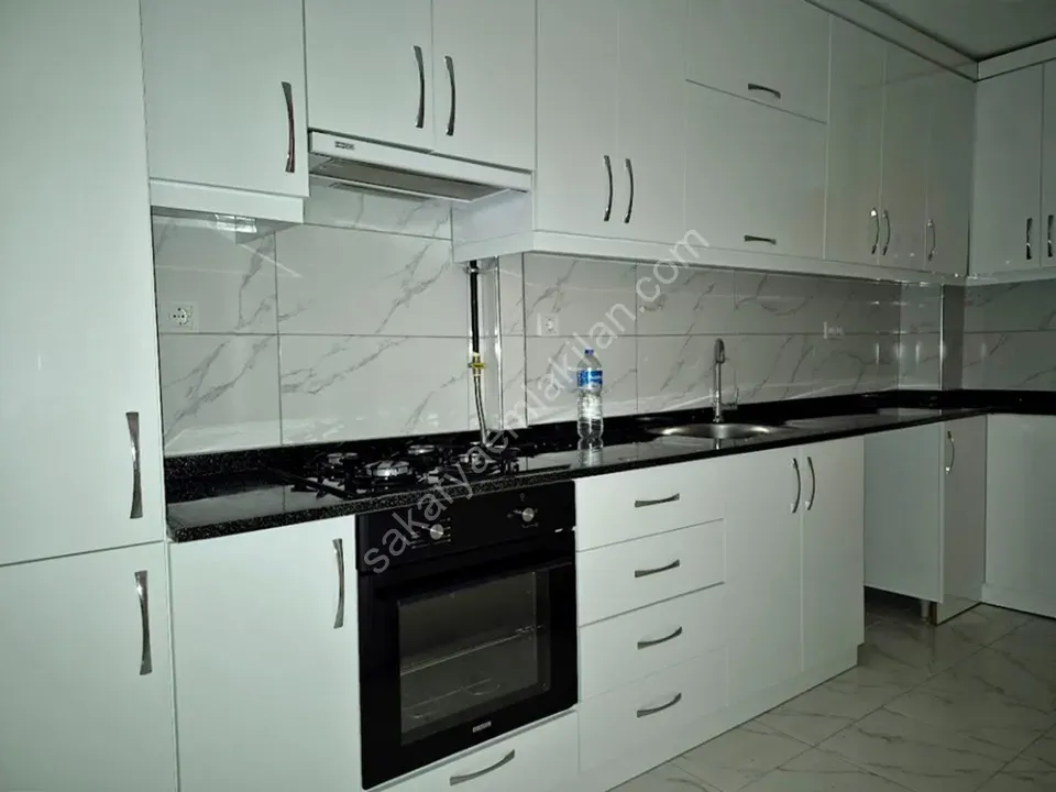 ADAPAZARI MERKEZDE KİRALIK 3+1 DAİRE