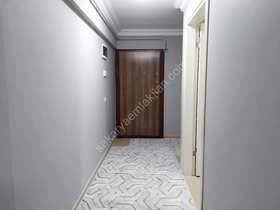 SERDİVAN MERKEZDE KİRALIK EŞYALI 2+1 DAİRE