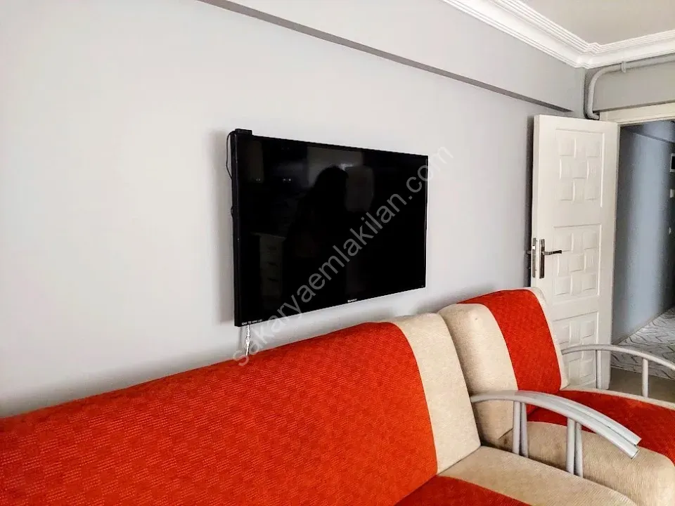 SERDİVAN MERKEZDE KİRALIK EŞYALI 2+1 DAİRE