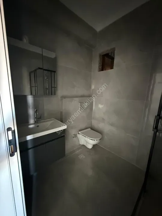 NEVİYEDE OKULLAR BÖLGESİNDE SATILIK LÜX 2+1 DAİRE