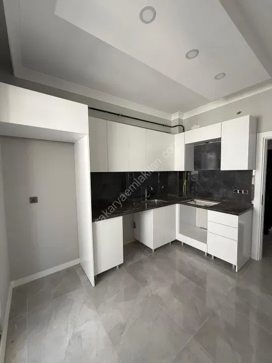 NEVİYEDE OKULLAR BÖLGESİNDE SATILIK LÜX 2+1 DAİRE