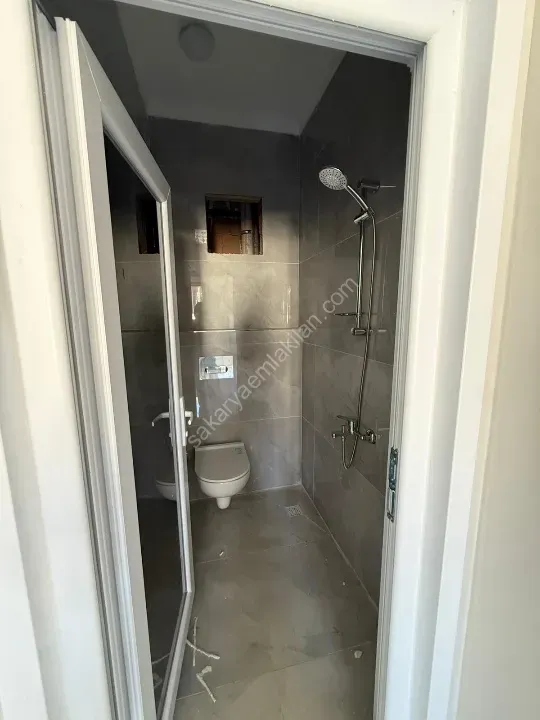 NEVİYEDE OKULLAR BÖLGESİNDE SATILIK LÜX 2+1 DAİRE