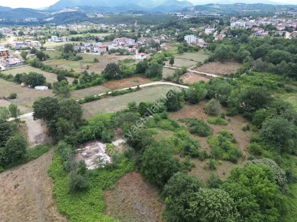 ARİFİYE NEVİYE'DE DOĞAYLA İÇ İÇE, KÖŞE PARSEL 2.363 m² İMARLI ARSA