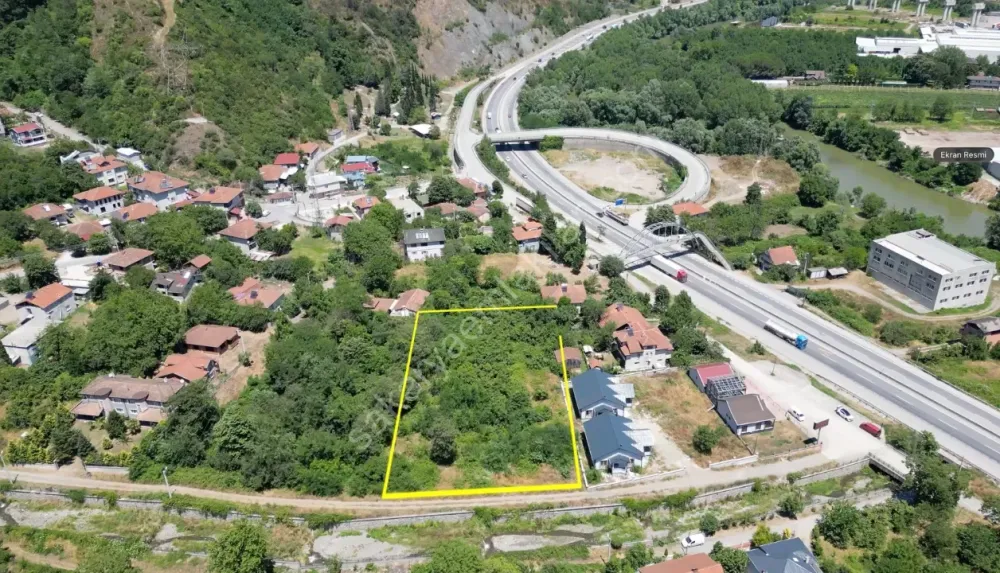 SAKARYA GEYVE NURUOSMANİYE'DE 4.385 m² İMARLI YATIRIMLIK ARSA