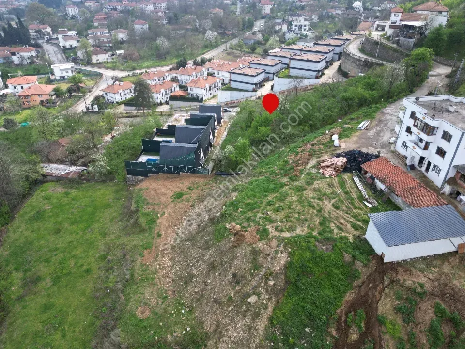 SAPANCA GÜLDİBİ'NDE GÖL MANZARALI 1.270 m² İMARLI ARSA