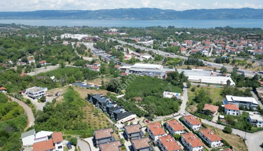 SAPANCA GÜLDİBİ'NDE GÖL MANZARALI 1.270 m² İMARLI ARSA